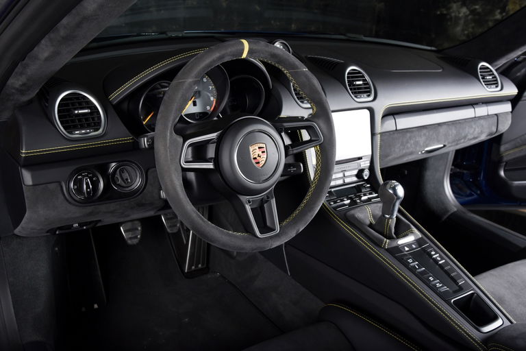 Porsche 718 Cayman GT4