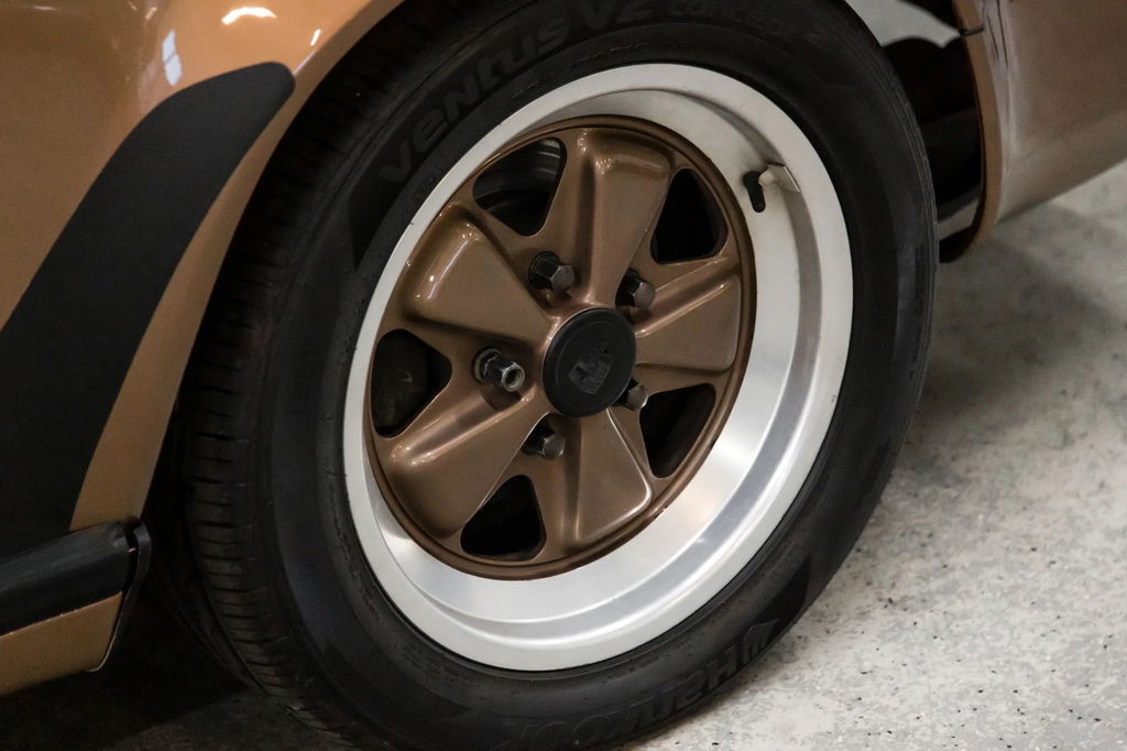 Porsche 911 Carrera 3.2 (US)