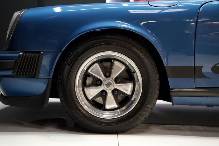 Porsche 911 Carrera 2.7