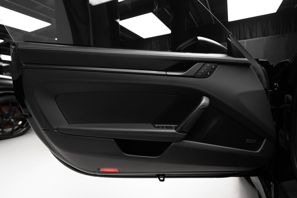 Porsche 992 Carrera 4 GTS