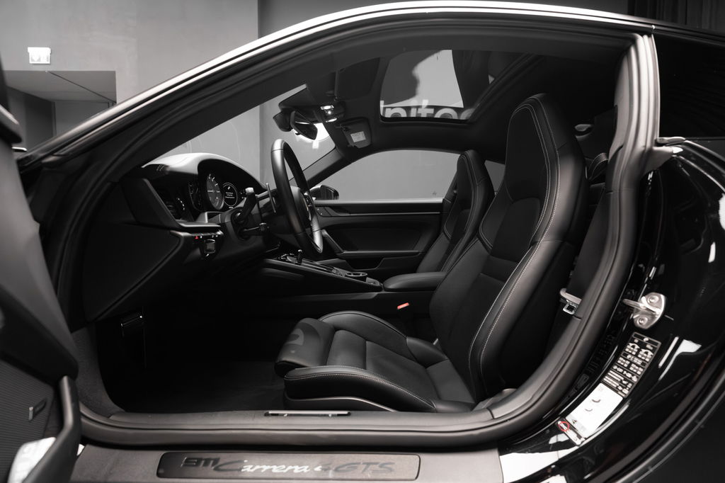 Porsche 992 Carrera 4 GTS