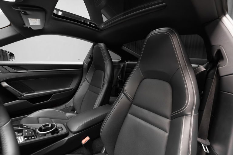 Porsche 992 Carrera 4 GTS