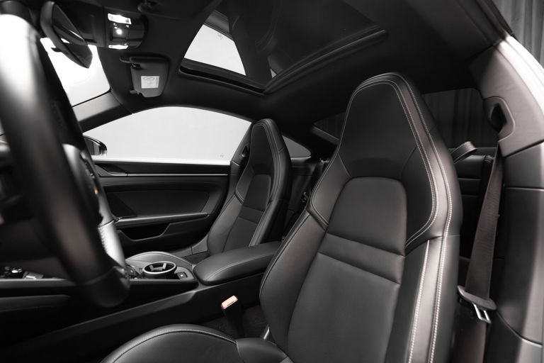 Porsche 992 Carrera 4 GTS