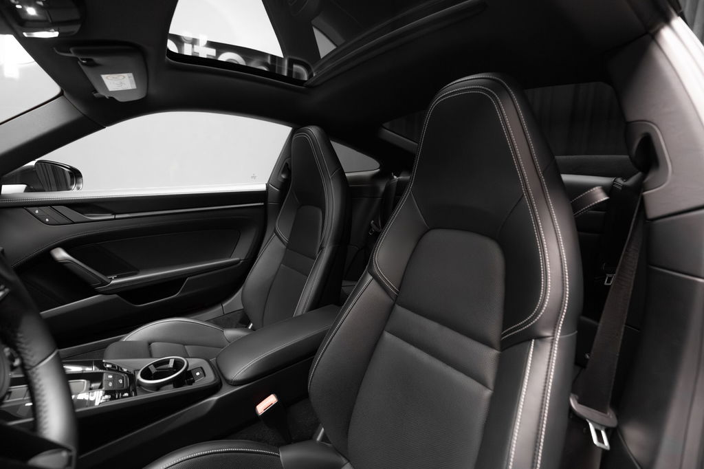 Porsche 992 Carrera 4 GTS