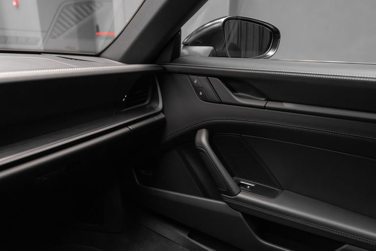 Porsche 992 Carrera 4 GTS