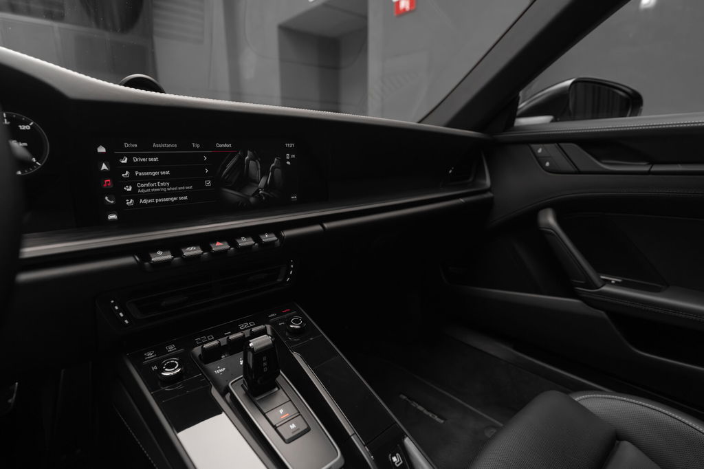 Porsche 992 Carrera 4 GTS