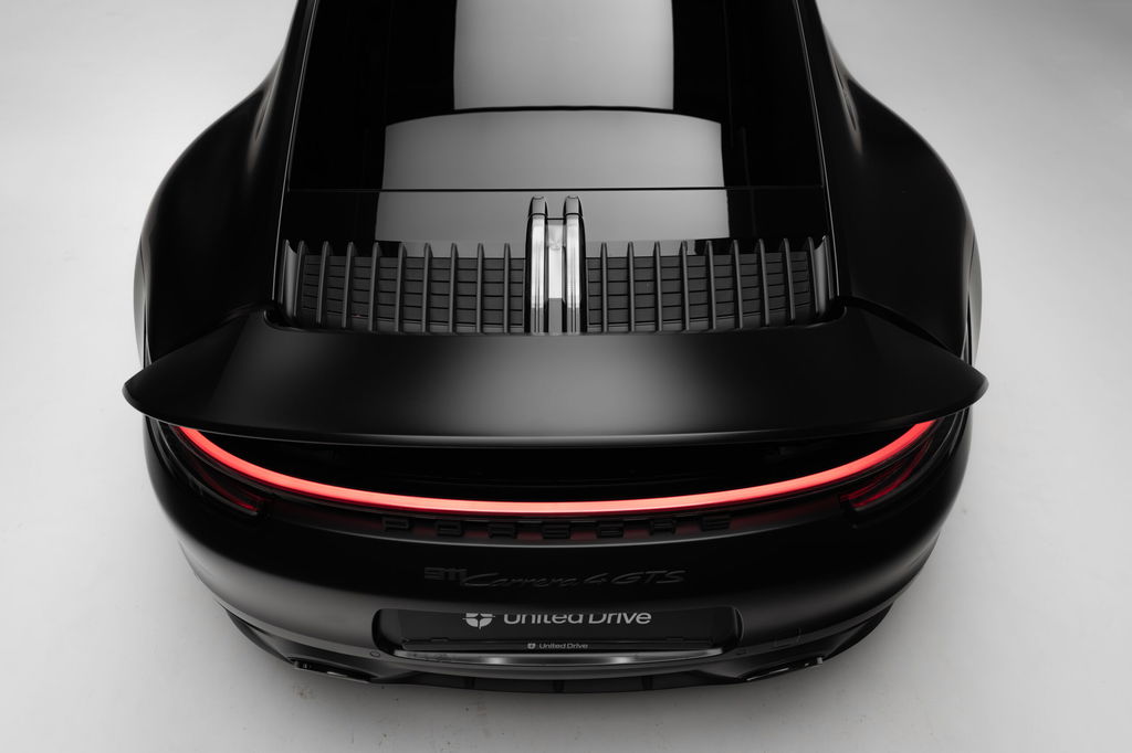 Porsche 992 Carrera 4 GTS