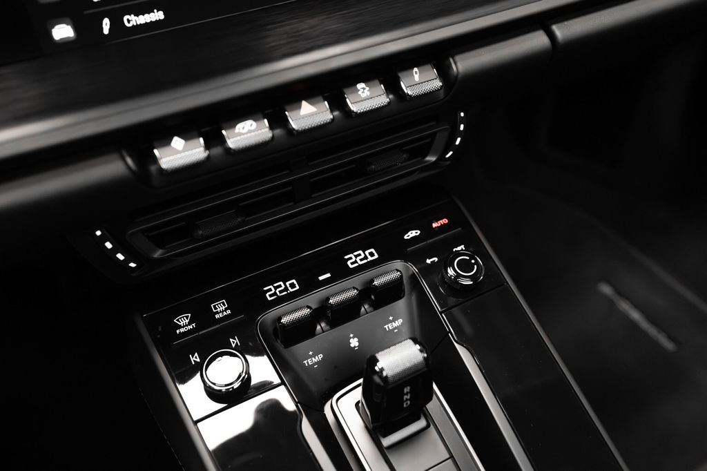 Porsche 992 Carrera 4 GTS