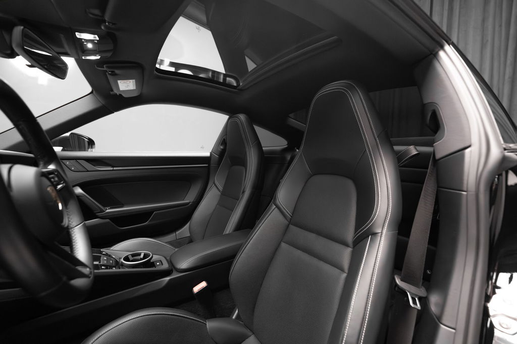 Porsche 992 Carrera 4 GTS