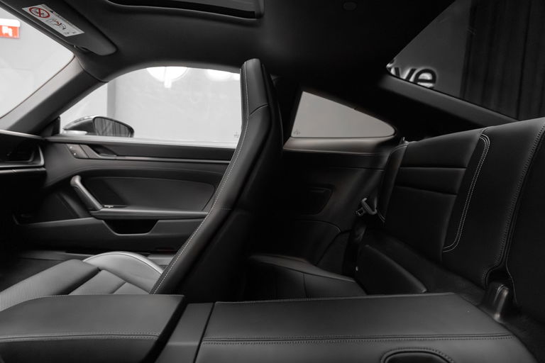 Porsche 992 Carrera 4 GTS