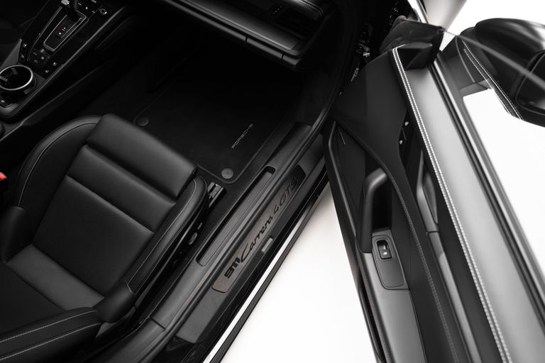 Porsche 992 Carrera 4 GTS