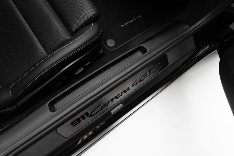 Porsche 992 Carrera 4 GTS