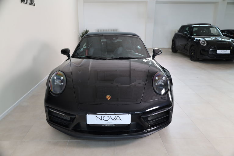 Porsche 992 Carrera 4 GTS