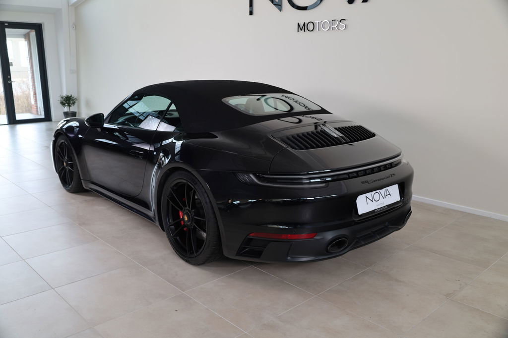 Porsche 992 Carrera 4 GTS