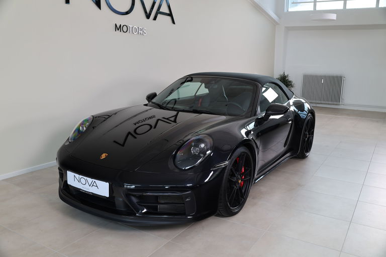 Porsche 992 Carrera 4 GTS