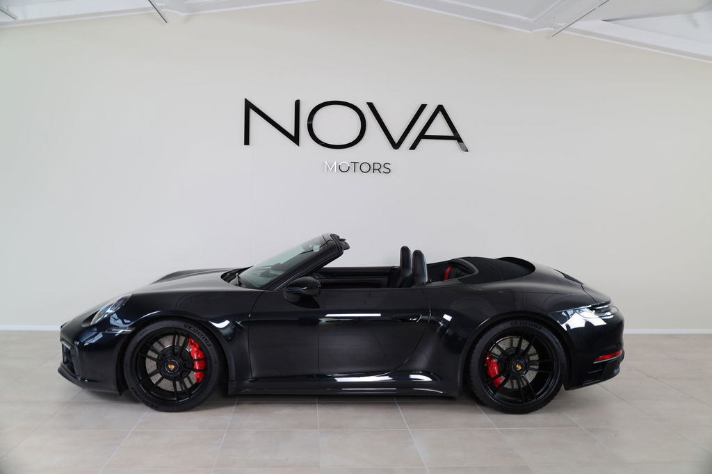 Porsche 992 Carrera 4 GTS