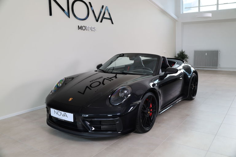 Porsche 992 Carrera 4 GTS