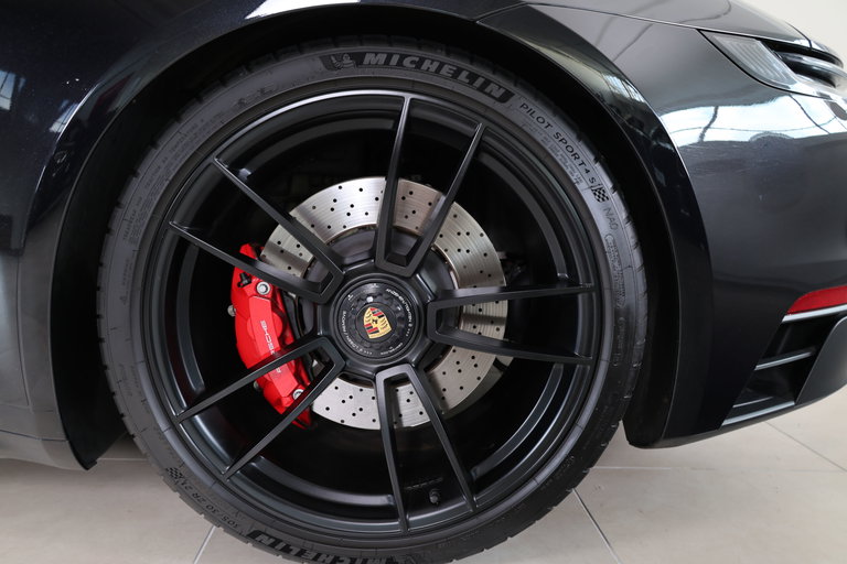 Porsche 992 Carrera 4 GTS