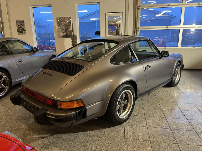 Porsche 911 Carrera 3.2