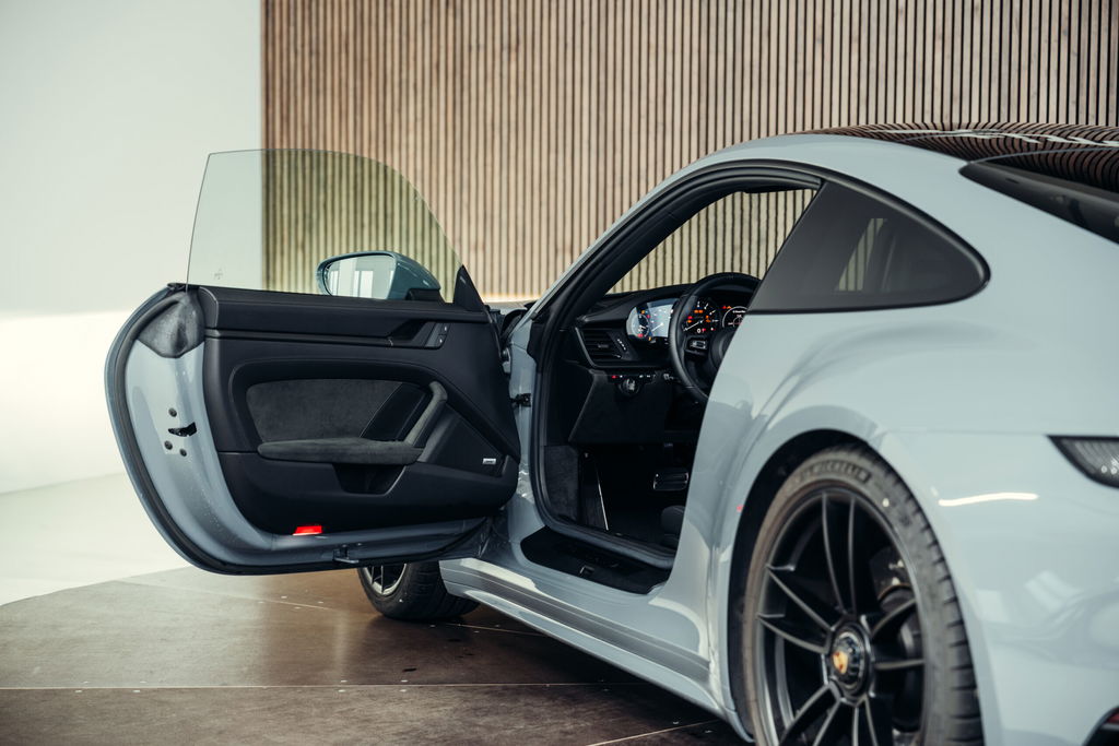 Porsche 992 Carrera GTS