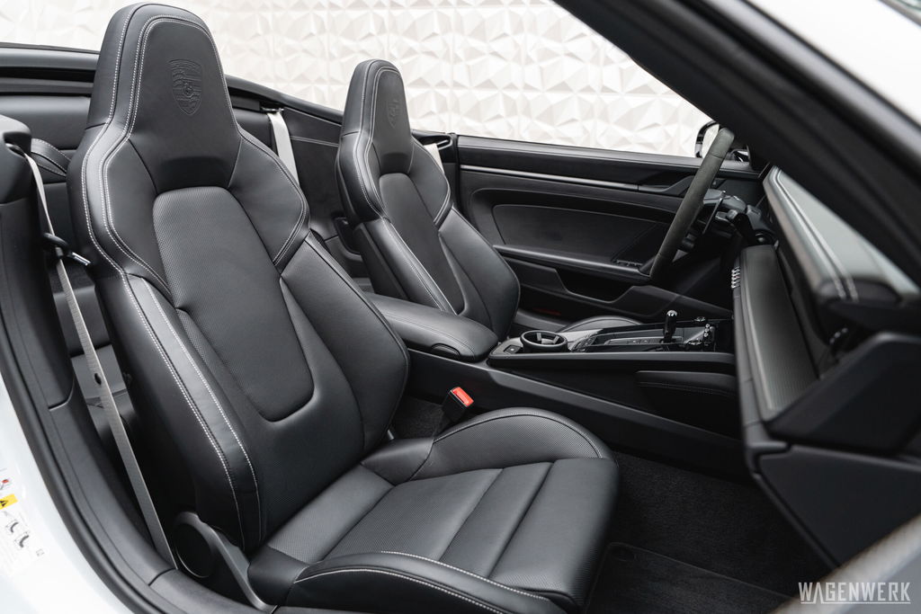 Porsche 992 Carrera GTS