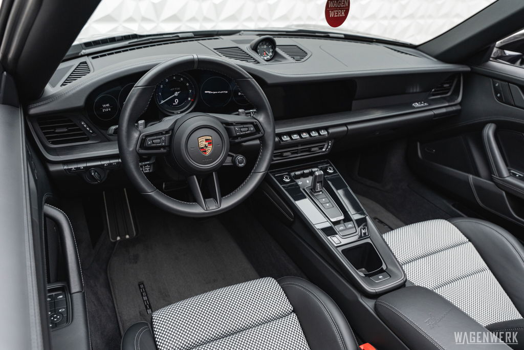 Porsche 992 Edition 50 Jahre Porsche Design