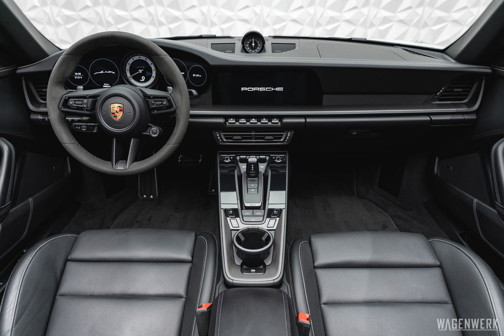 Porsche 992 Carrera GTS