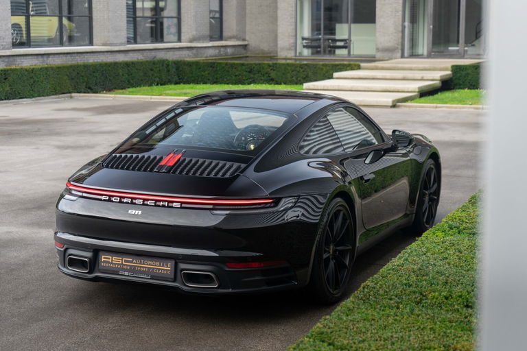 Porsche 992 Carrera