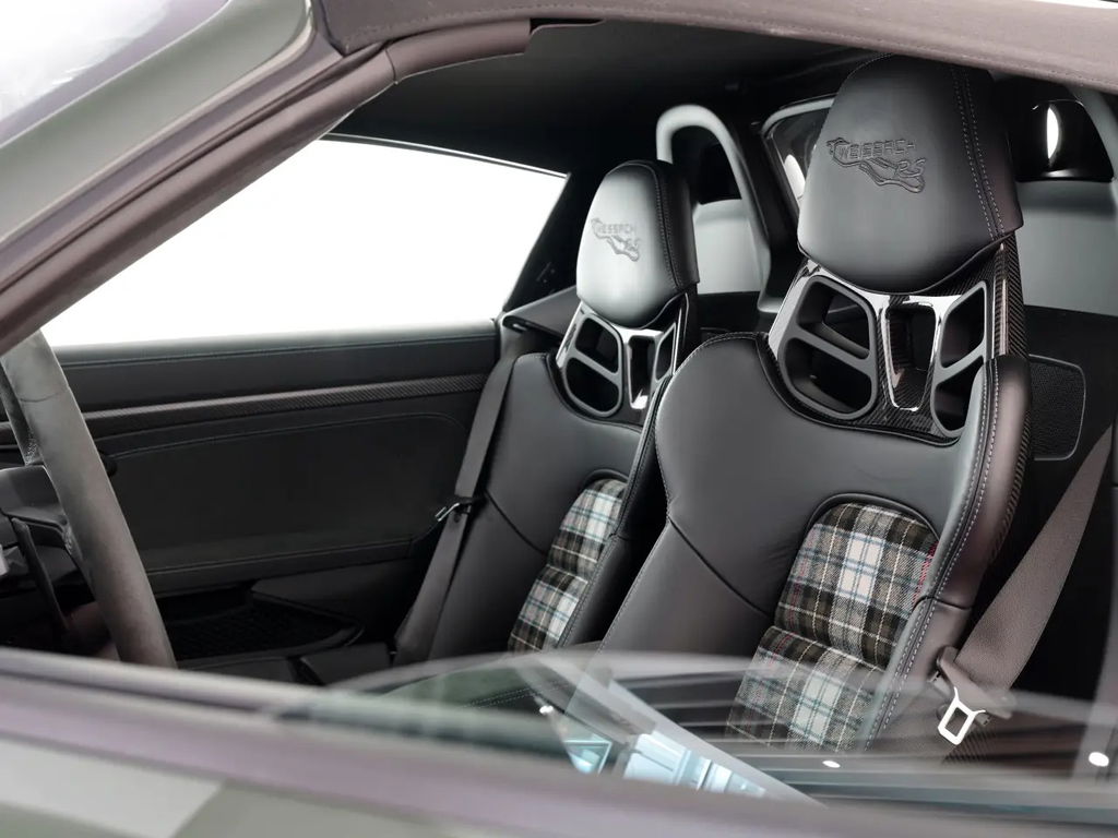 Porsche 718 Spyder RS