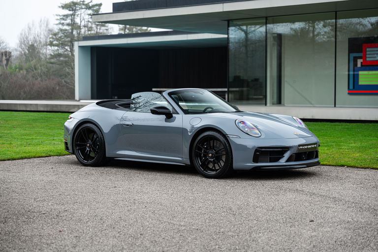 Porsche 992 Carrera 4 GTS