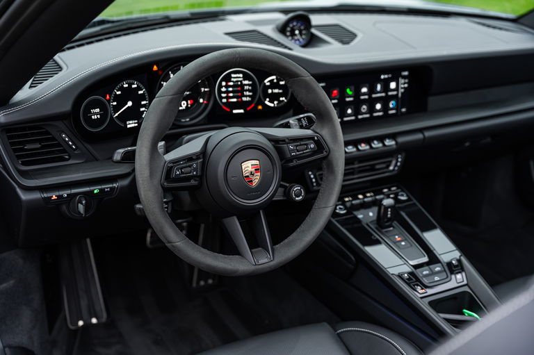 Porsche 992 Carrera 4 GTS