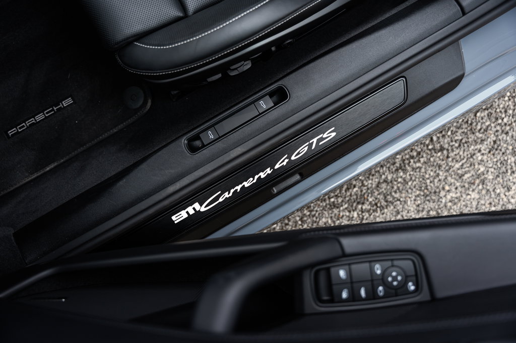 Porsche 992 Carrera 4 GTS