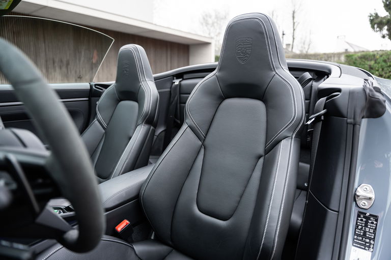 Porsche 992 Carrera 4 GTS