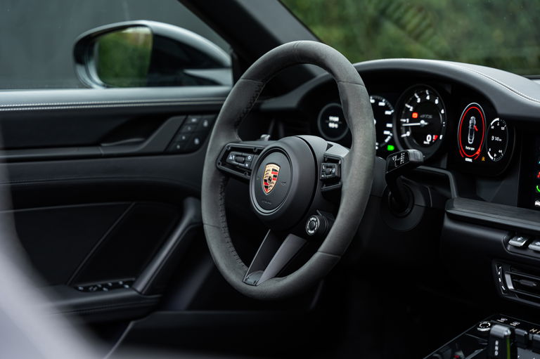 Porsche 992 Carrera 4 GTS