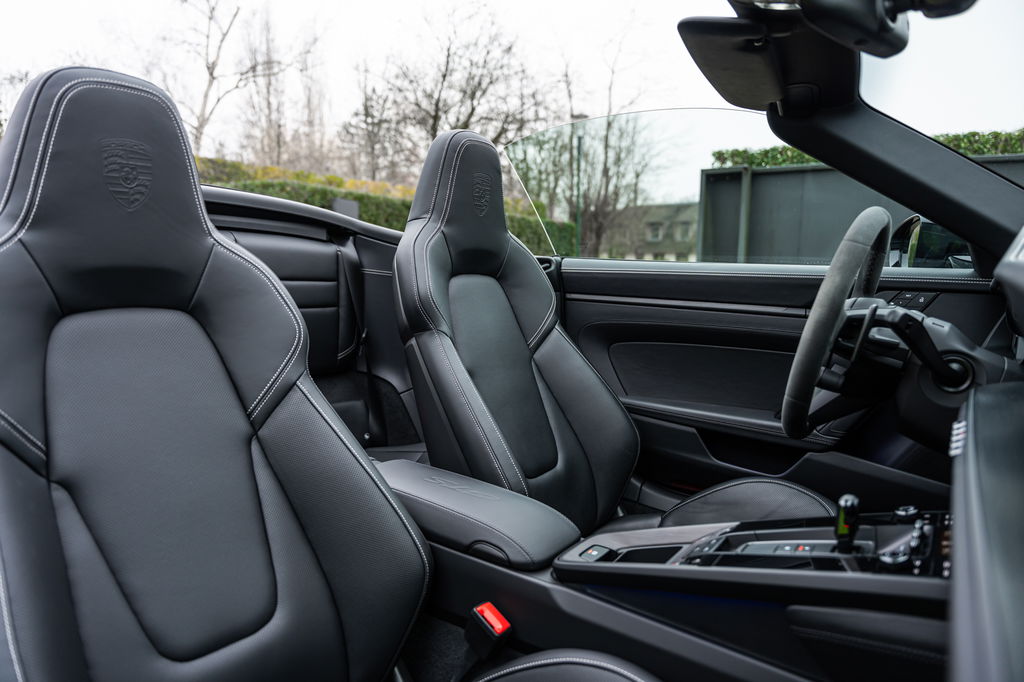 Porsche 992 Carrera 4 GTS