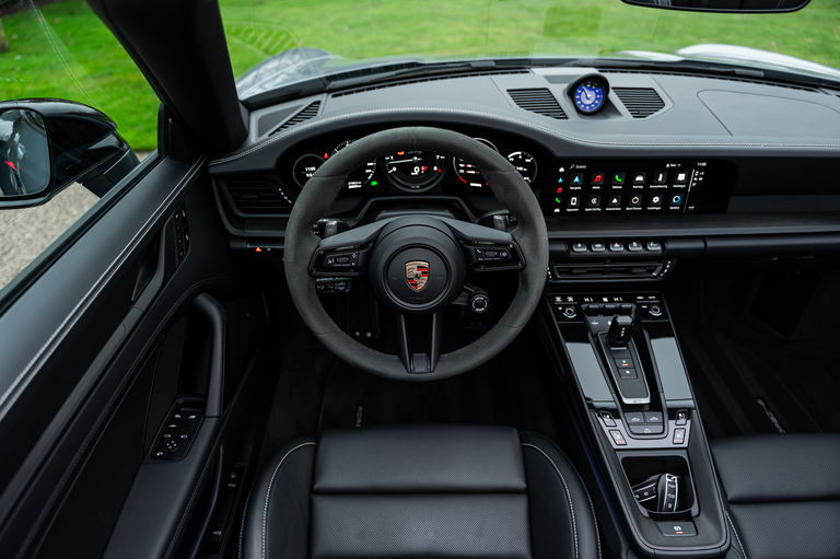 Porsche 992 Carrera 4 GTS