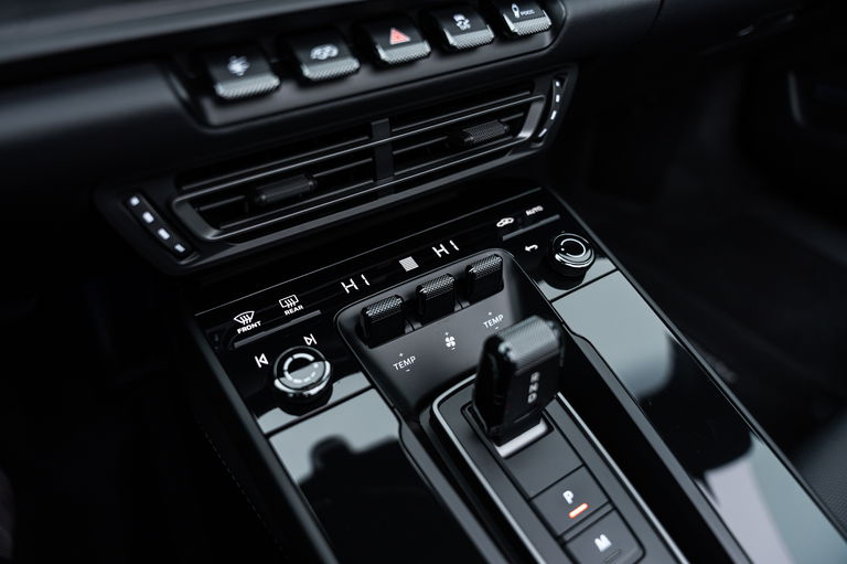 Porsche 992 Carrera 4 GTS