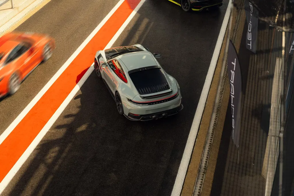 Porsche 992.2 Carrera 4 GTS