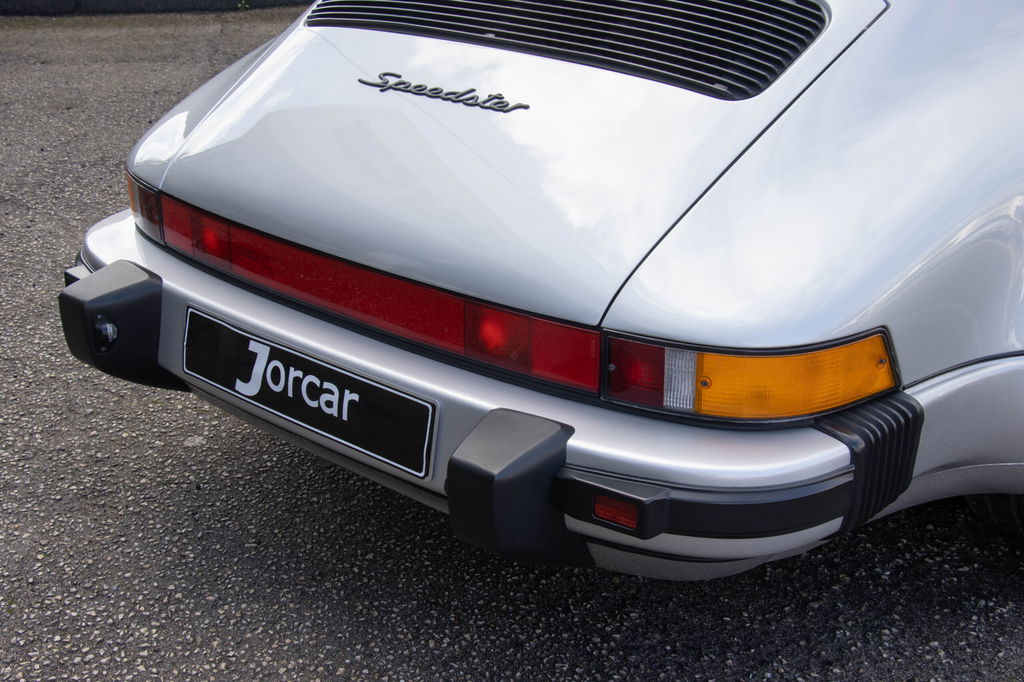 Porsche 911 Carrera 3.2 Speedster