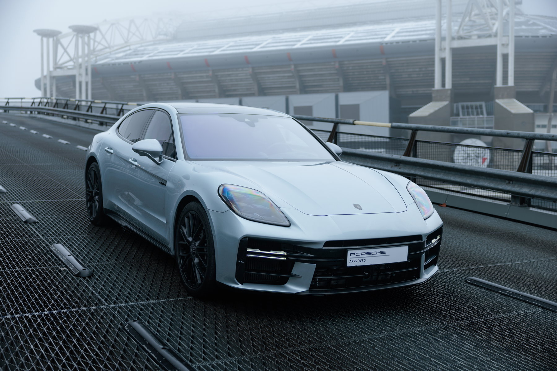 Porsche Panamera Turbo S E-Hybrid 2025 - elferspot.com