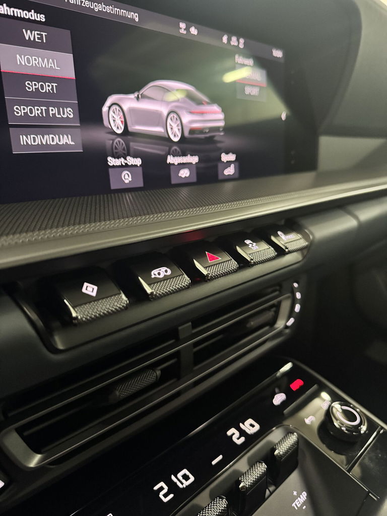 Porsche 992 Carrera 4S