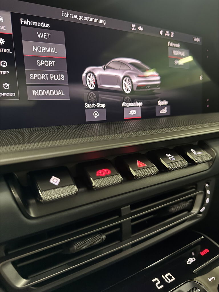 Porsche 992 Carrera 4S