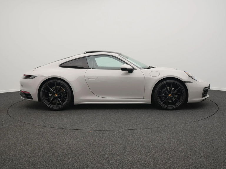 Porsche 992 Carrera 4