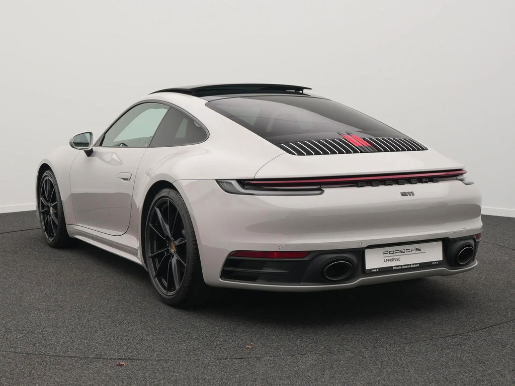 Porsche 992 Carrera 4