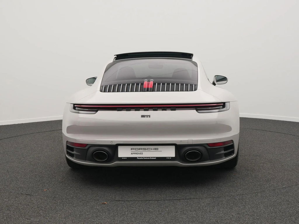 Porsche 992 Carrera 4