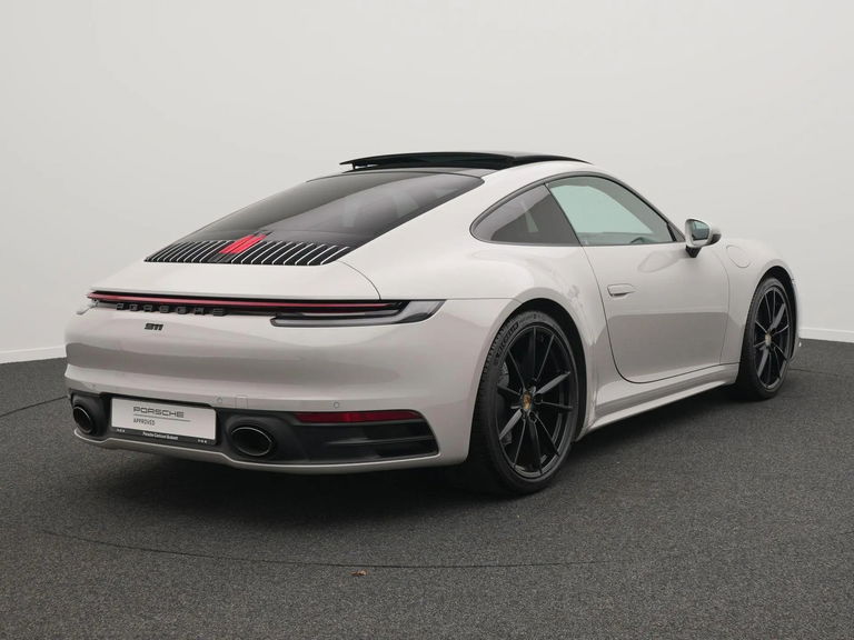 Porsche 992 Carrera 4