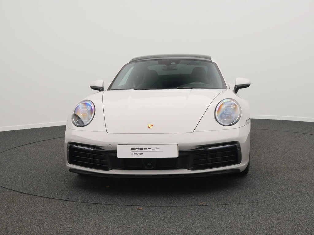 Porsche 992 Carrera 4