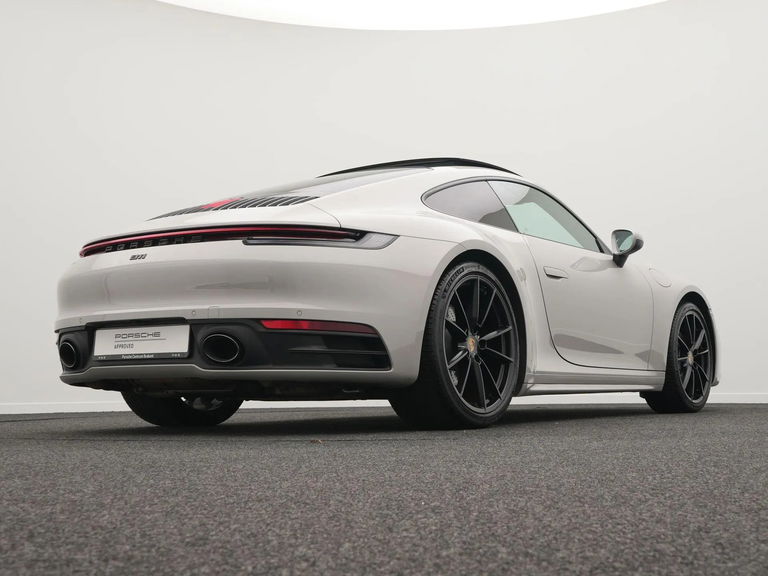 Porsche 992 Carrera 4