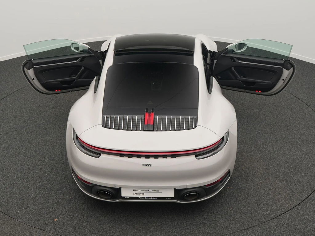 Porsche 992 Carrera 4