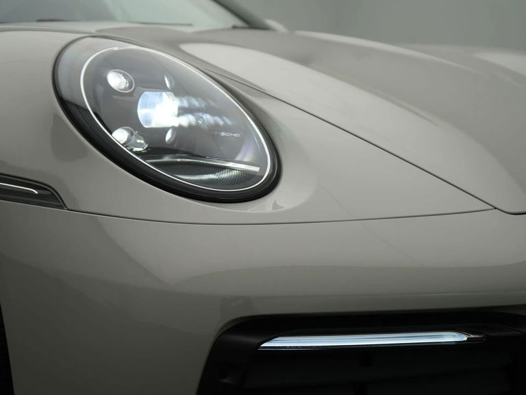 Porsche 992 Carrera 4